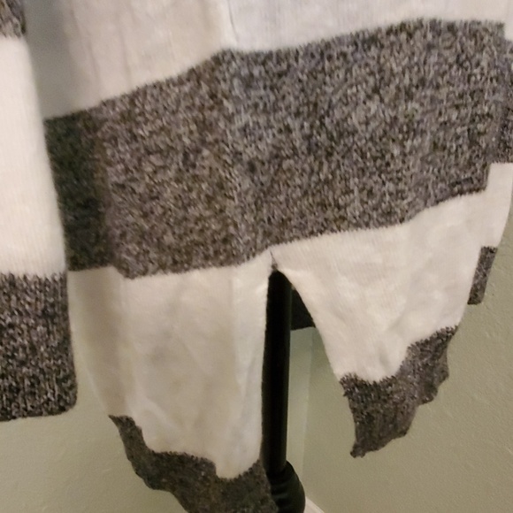 NWT H&M DIVIDED Stripped Sweater - Picture 5 of 6